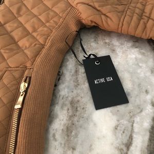 Ladies puffer jacket. Never worn.